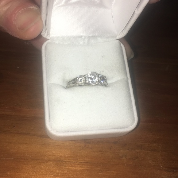 Sterling silver and diamond ring - Picture 1 of 1